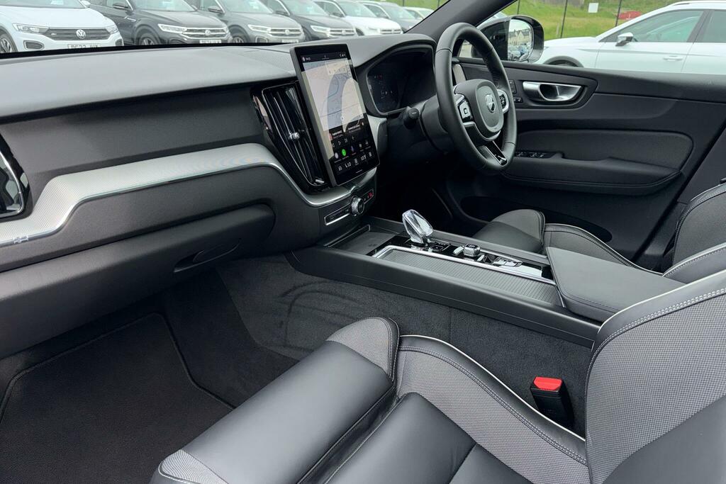 Volvo XC60 2.0 B5 Mhev Plus Black Edition Suv Hybr XC601 Black #2