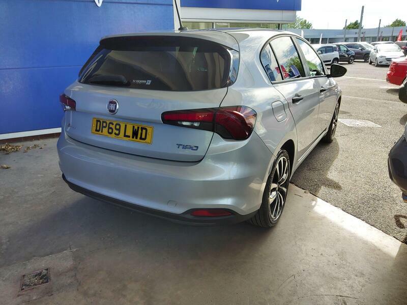 Fiat Tipo 1.4L Easy Red #4