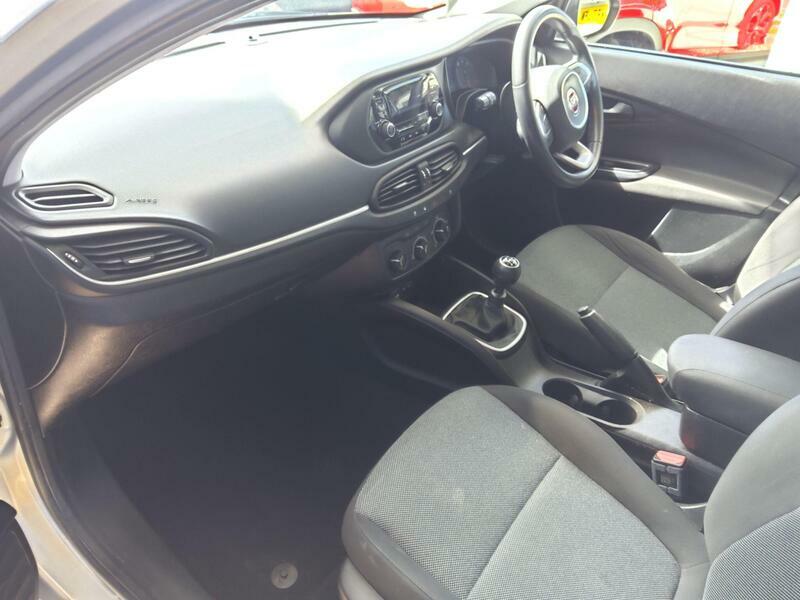 Fiat Tipo 1.4L Easy Red #6