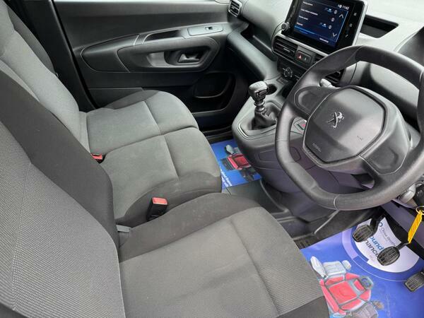 Peugeot Partner 1.5 Bluehdi 1000 Professional Premium Standard Pan Grey #2