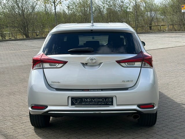 Toyota Auris 2015 1.2 Vvt-i Design Hatchback Silver #2