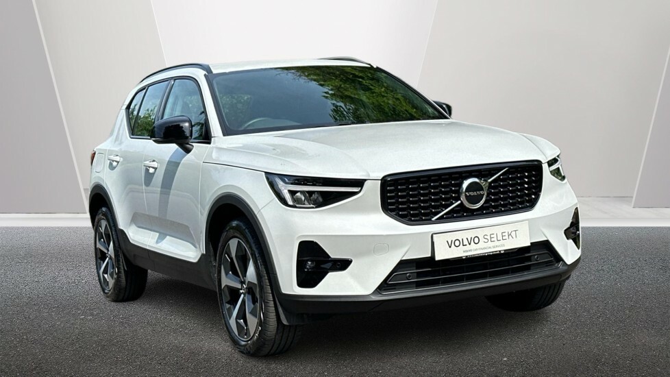 Volvo XC40 2.0 B3 Mhev Plus Dark Suv Hybrid Dct Au BN26VZR White
