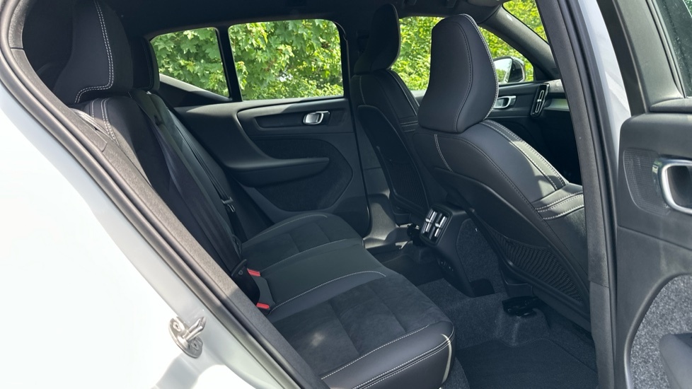 Volvo XC40 2.0 B3 Mhev Plus Dark Suv Hybrid Dct Au BN26VZR White #6