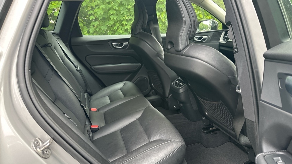 Volvo XC60 2.0 B4 Mhev Plus Suv Hybrid Awd Eu WD73LGU Silver #6