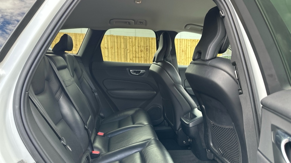 Volvo XC60 2.0 T4 190 Edition Geartronic Full Volvo Serv SL69RTV White #6