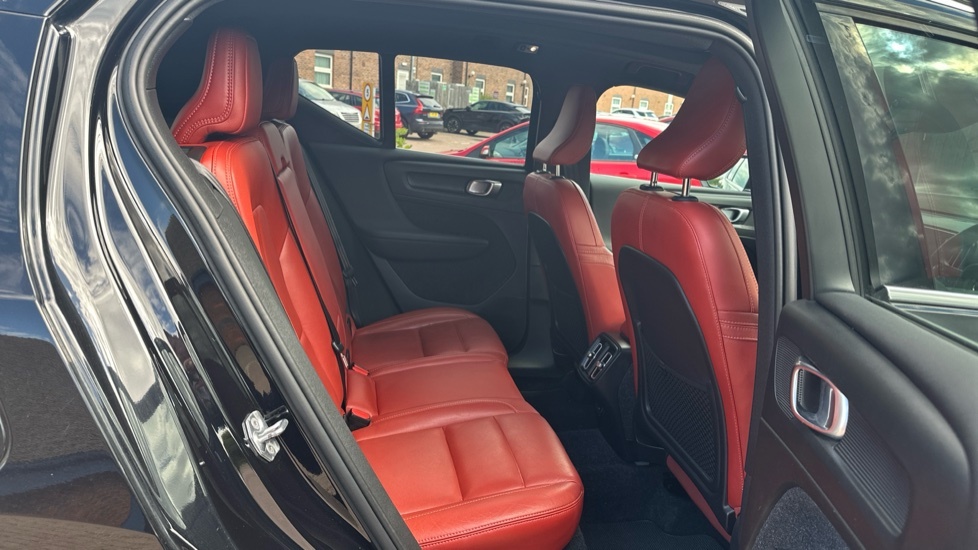 Volvo XC40 T5 Awd Inscription Pro KM19SVR Black #6