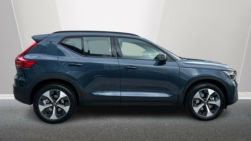 Volvo XC40 Plus, B3 Mild Hybrid, Dark Denim Blue FG26HNT Blue #3