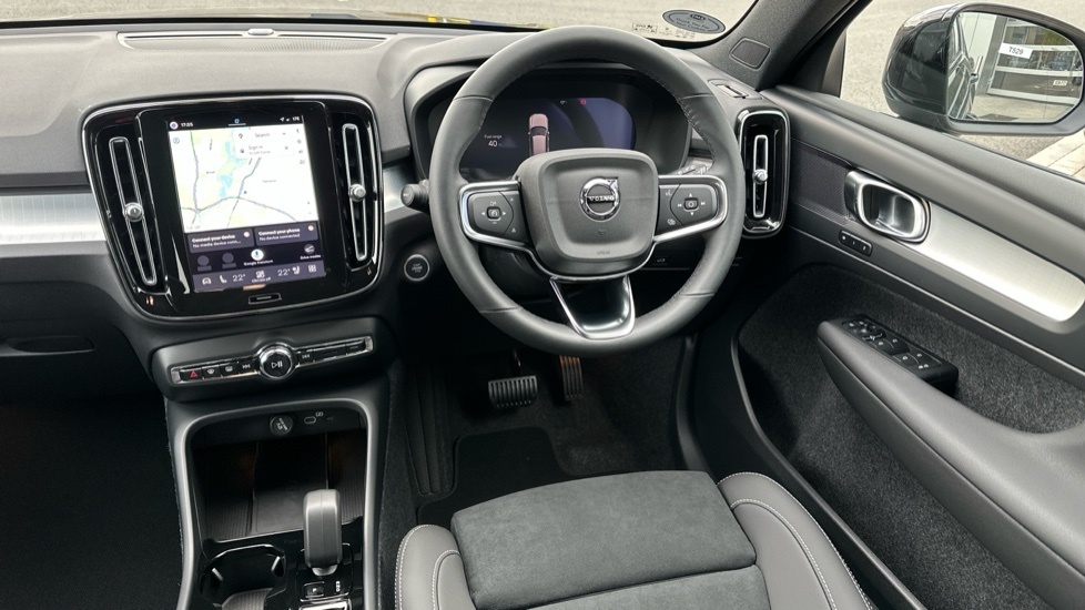 Volvo XC40 Plus, B3 Mild Hybrid, Dark Denim Blue FG26HNT Blue #4