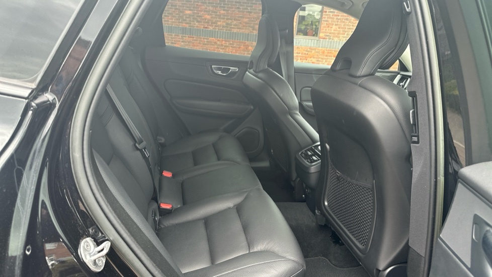 Volvo XC60 Plus, B4 Awd Mild Hybrid, Dark CA72USF Black #6