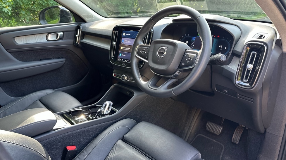 Volvo XC40 2.0 B3 Mhev Plus Dark Suv Hybrid Dct Au Black #4