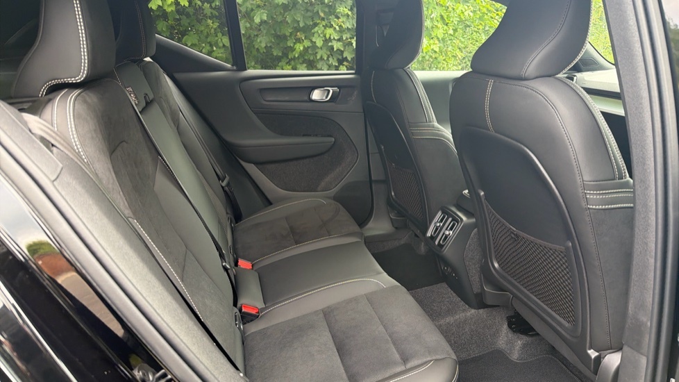 Volvo XC40 2.0 B4 Mhev Plus Black Edition Suv Hybr BT26FKM Black #6