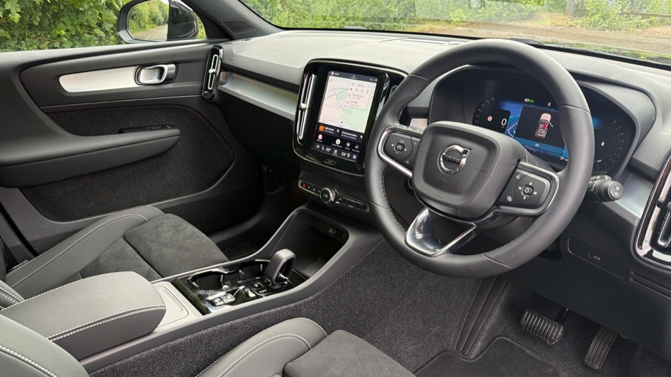 Volvo XC40 2.0 B4 Mhev Plus Black Edition Suv Hybr BT26FKM Black #4