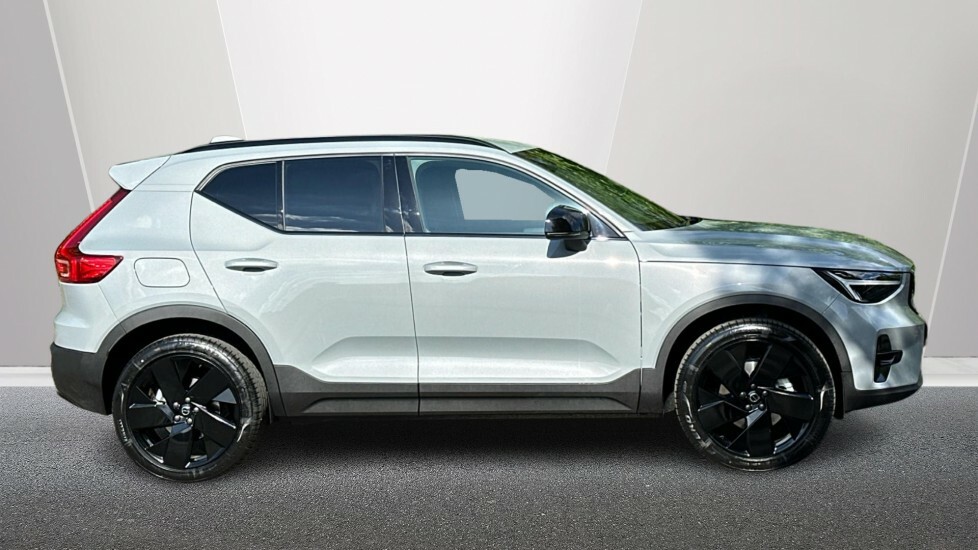 Volvo XC40 2.0 B4 Mhev Plus Black Edition Suv Hybr BT26AYA Grey #3