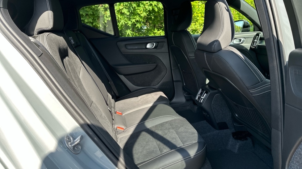 Volvo XC40 2.0 B4 Mhev Plus Black Edition Suv Hybr BT26AYA Grey #6