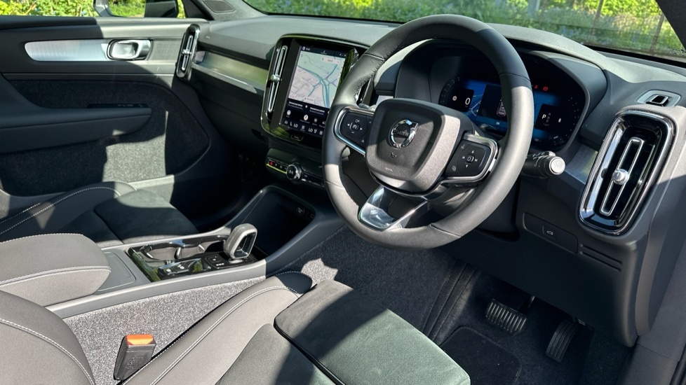 Volvo XC40 2.0 B4 Mhev Plus Black Edition Suv Hybr BT26AYA Grey #4