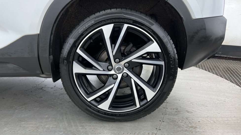 Volvo XC40 R-design Pro, T3 LD22TRV White #4
