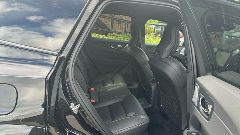 Volvo XC60 Black Edition Ultra, T8 Awd Plug-in Hybrid, Electr BL26KJO Black #6