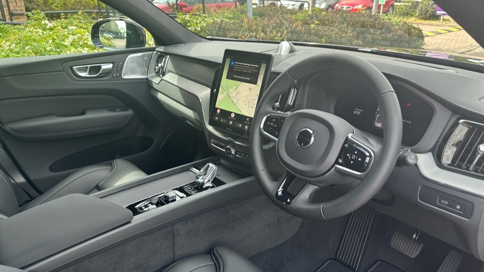 Volvo XC60 Black Edition Ultra, T8 Awd Plug-in Hybrid, Electr BL26KJO Black #4
