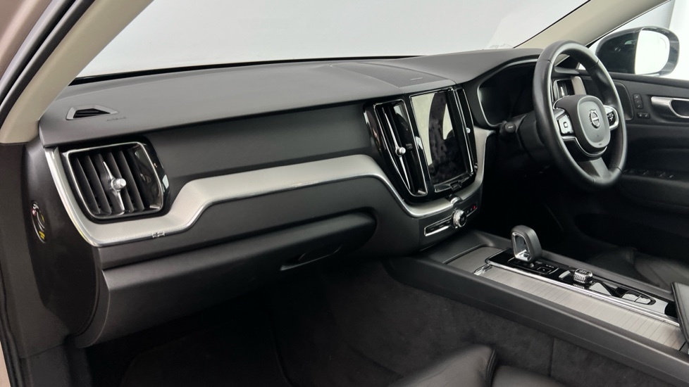 Volvo XC60 Plus, B4 Mild Hybrid, Dark WF23UML #6