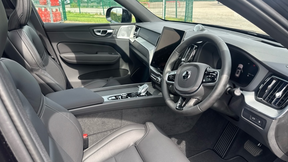 Volvo XC60 Black Edition Ultra, T8 Awd Plug-in Hybrid, Electr BD26TXL Black #4