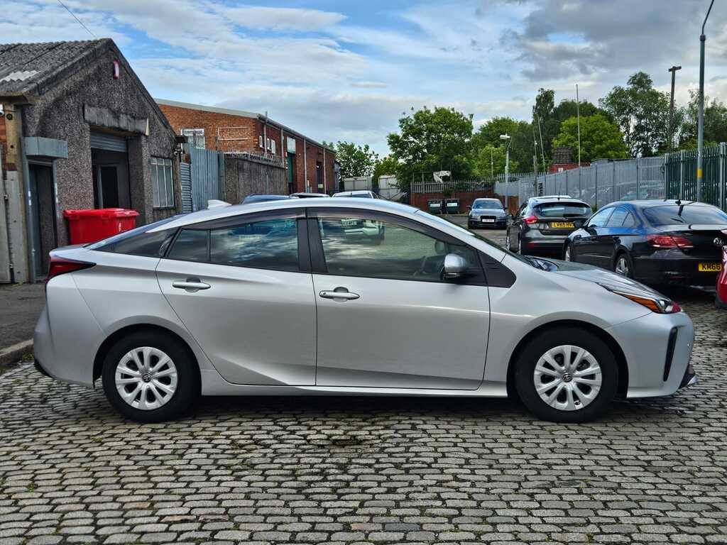 Toyota Prius 1.8 Hybrid 202020 Active 5 Seats Fresh Impo Silver #5