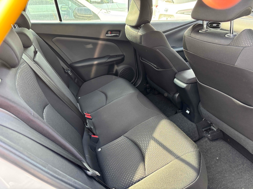 Toyota Prius 1.8 Hybrid 201919 Active 5 Seats Ulez Free White #3