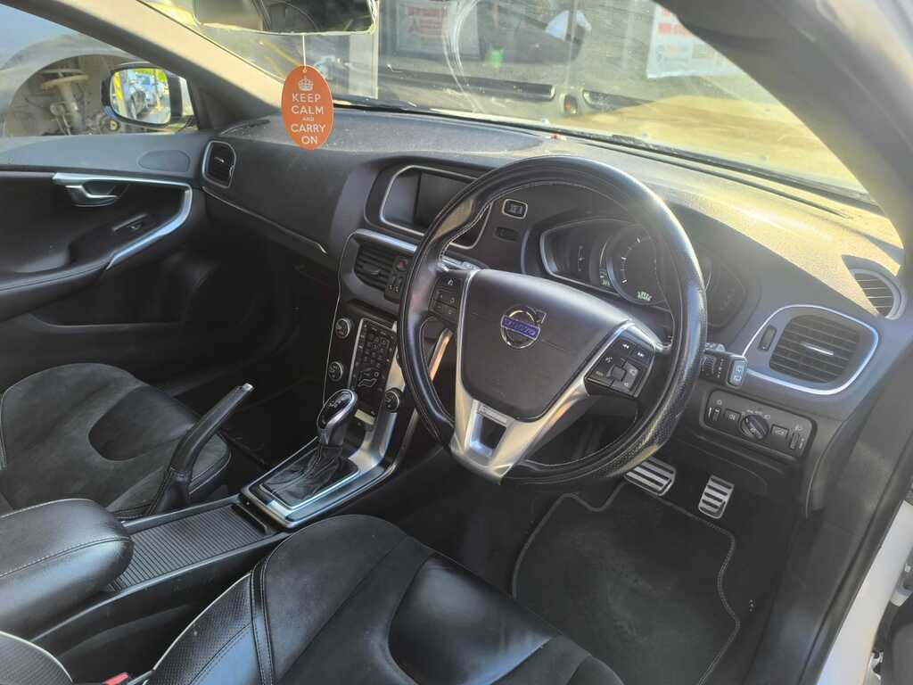 Volvo V40 1.6 201464 D2 R-design Nav 5 Se White #4