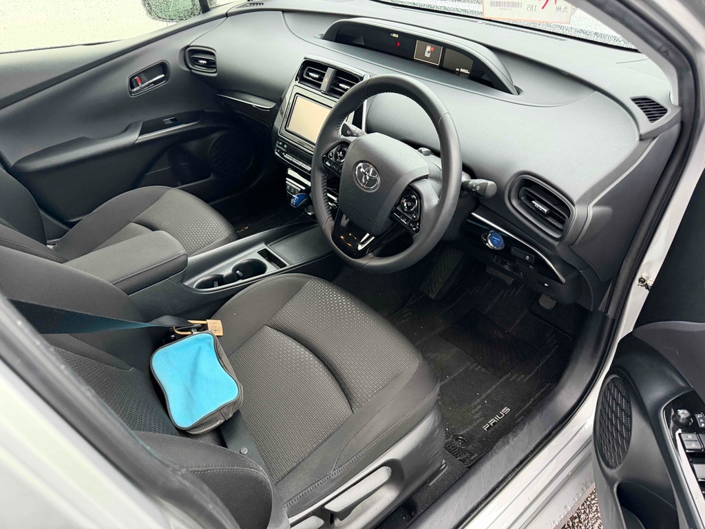 Toyota Prius 1.8 Hybrid 201919 Active 5 Seats Ulez Free Silver #4