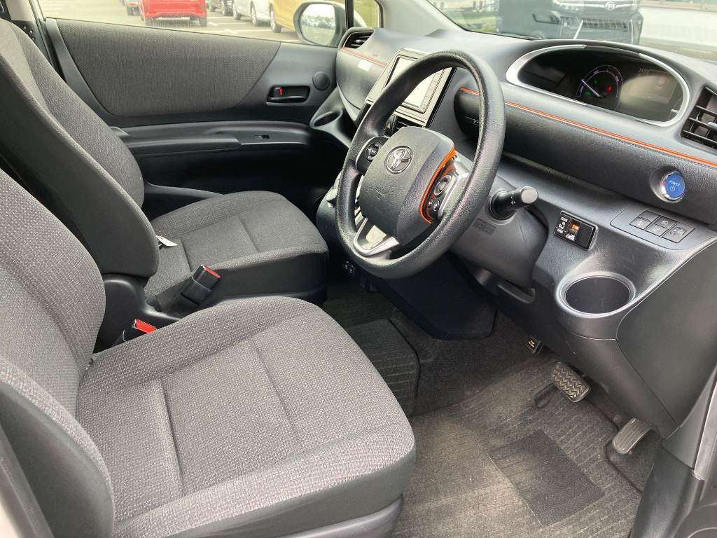 Toyota Sienta 1.5 Hybrid 202020 7 Seats Ulez Fre White #3