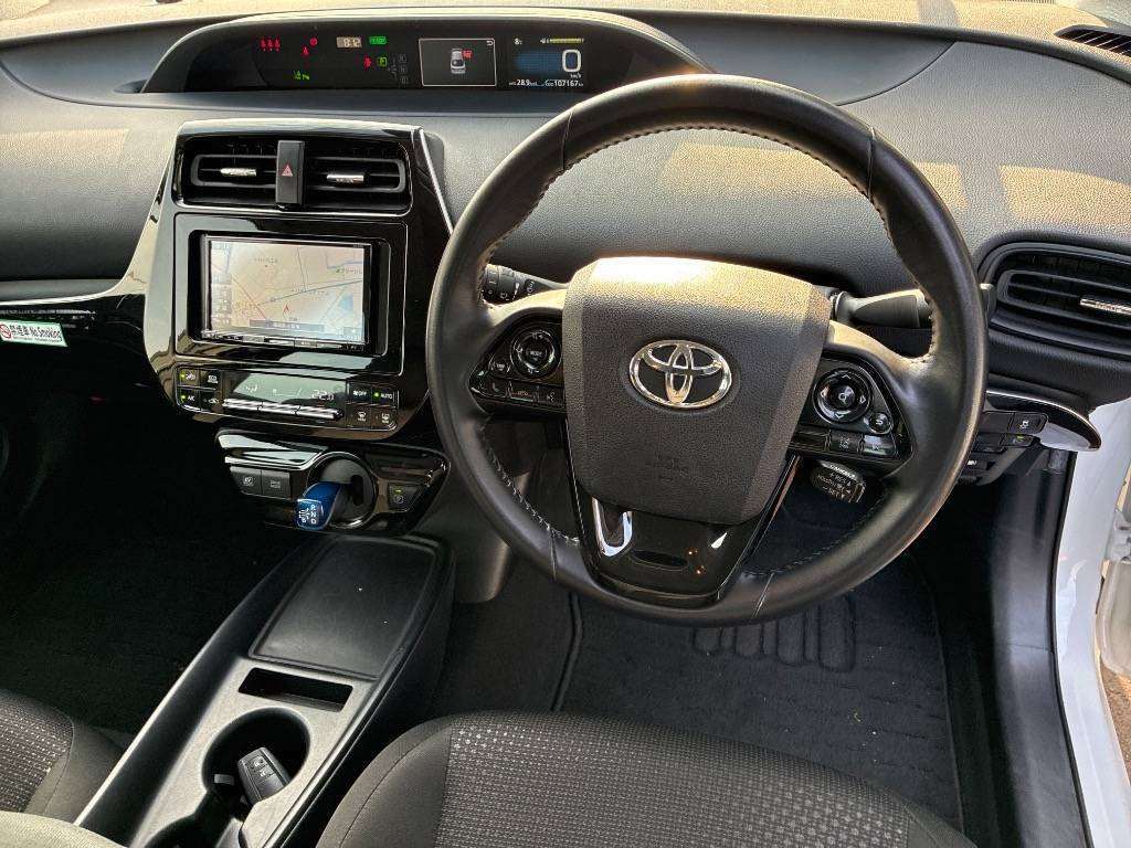 Toyota Prius 1.8 Hybrid 202121 Active 5 Seats Ulez Free White #4