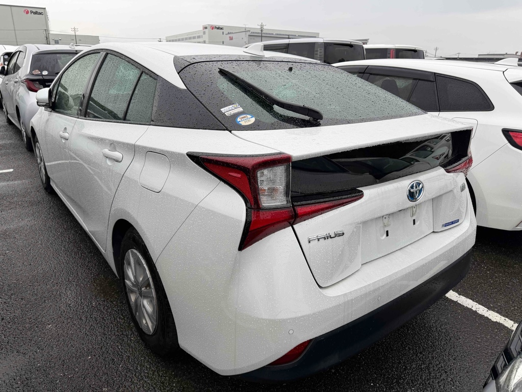Toyota Prius 1.8 Hybrid 202121 Active 5 Seats Ulez Free White #2