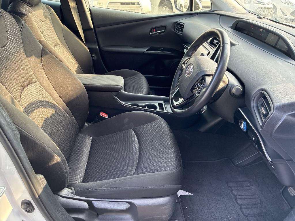 Toyota Prius 1.8 Hybrid 202121 Active 5 Seats Ulez Free White #3