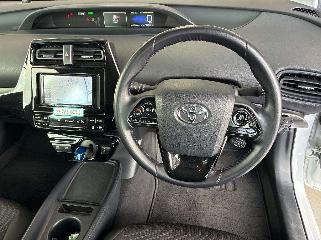 Toyota Prius 1.8 Hybrid 202121 Active 5 Seats Ulez Free White #4