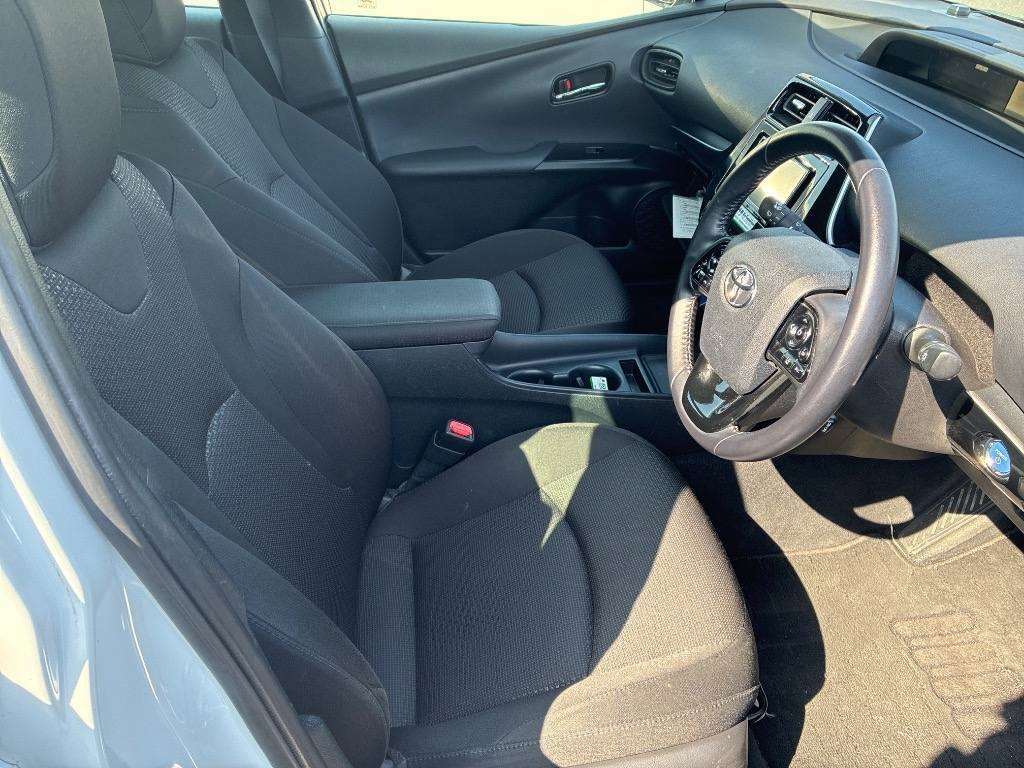 Toyota Prius 1.8 Hybrid 202121 Active 5 Seats Ulez Free White #3
