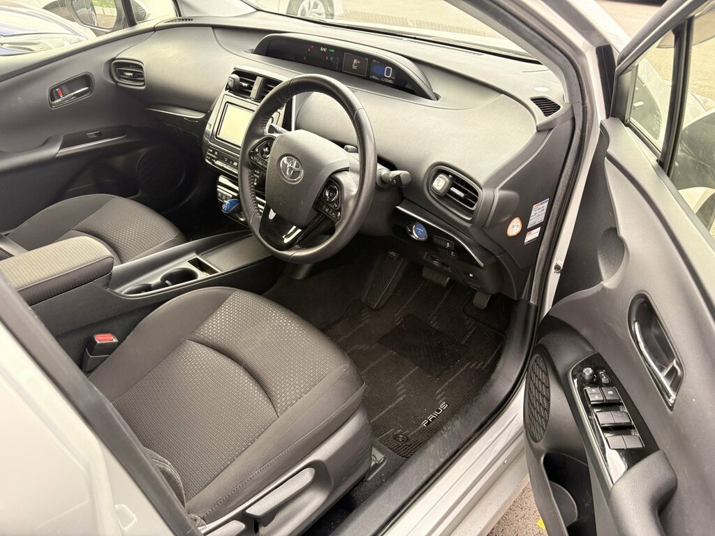 Toyota Prius 1.8 Hybrid 201919 Active 5 Seats Ulez Free  Silver #3