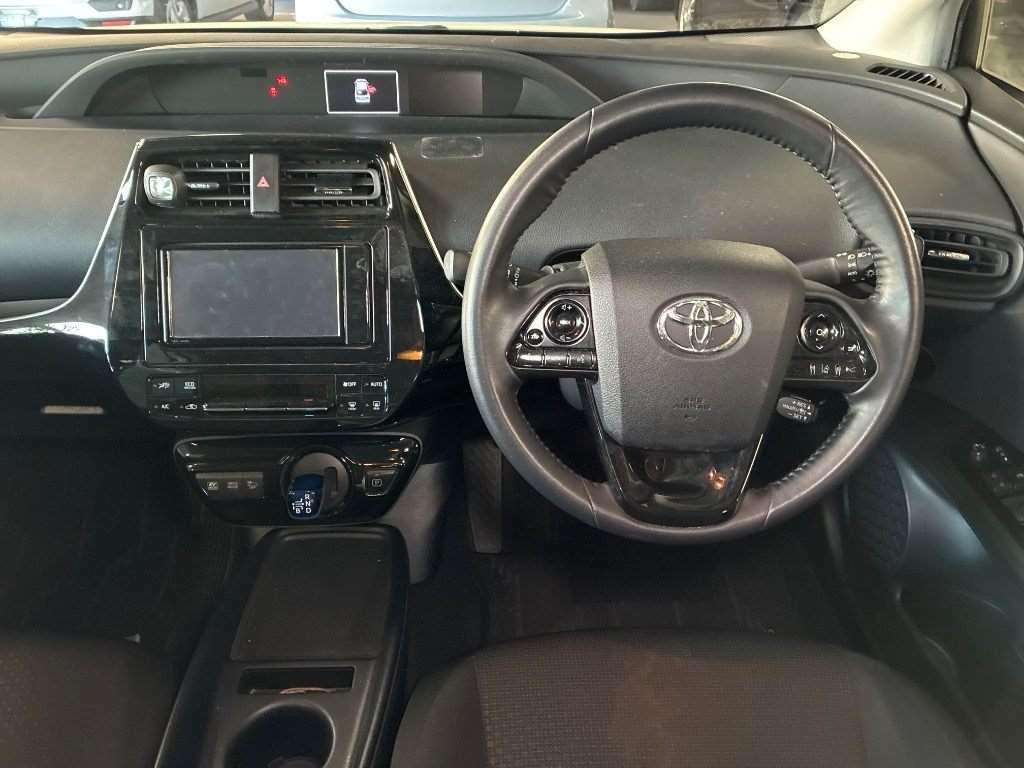 Toyota Prius 1.8 Hybrid 201919 Active 5 Seats Ulez Free  Silver #4