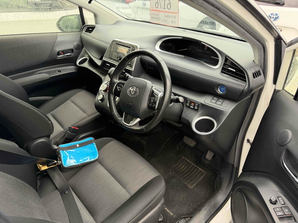 Toyota Sienta 1.5 Hybrid 202121 7 Seats Ulez Fre White #3