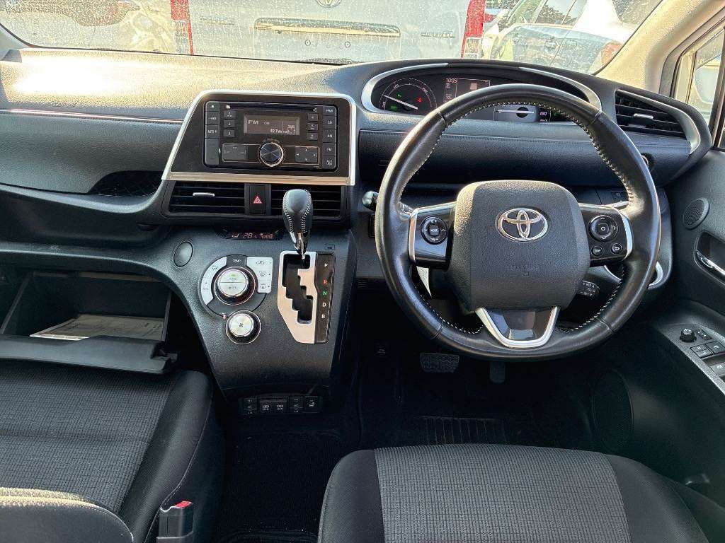 Toyota Sienta 1.5 Hybrid 202121 7 Seats Ulez Fre White #5
