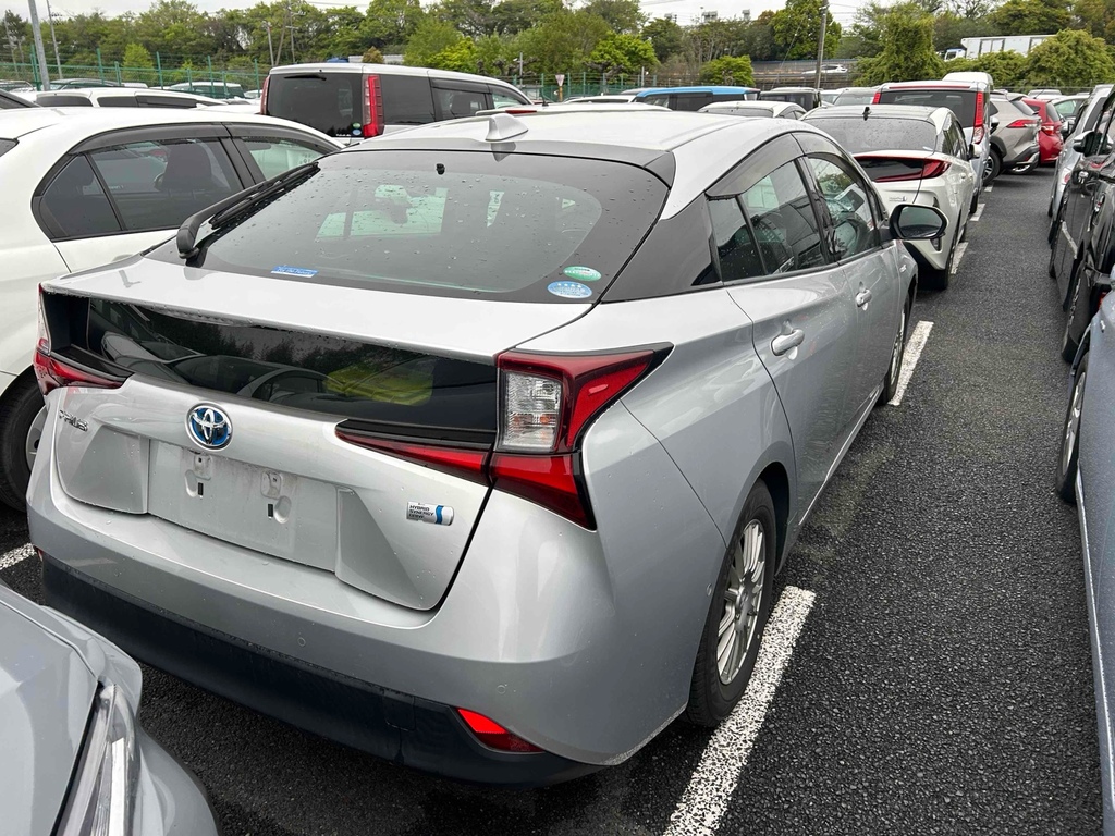 Toyota Prius 1.8 Hybrid 201919 Active 5 Seats 2 Keys Ulez Silver #2