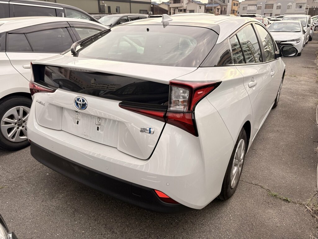 Toyota Prius 1.8 Hybrid 202222 Active 5 Seats Ulez Free White #2