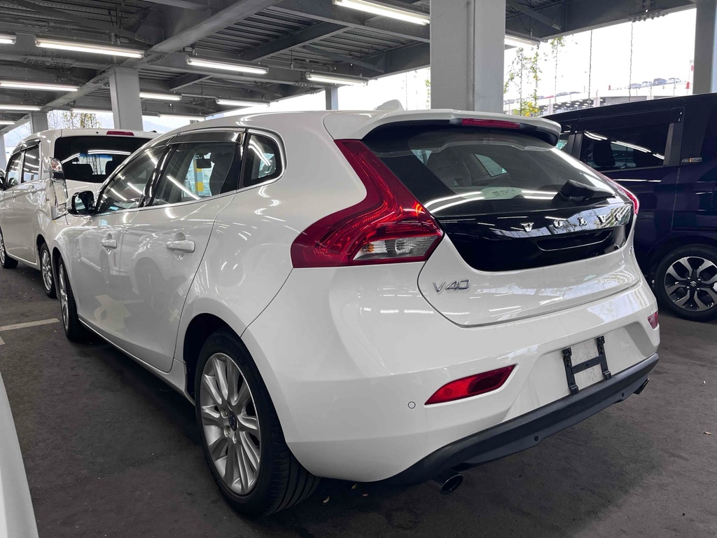 Volvo V40 1.6 201313 T4 Se Ulez Free Fre White #2