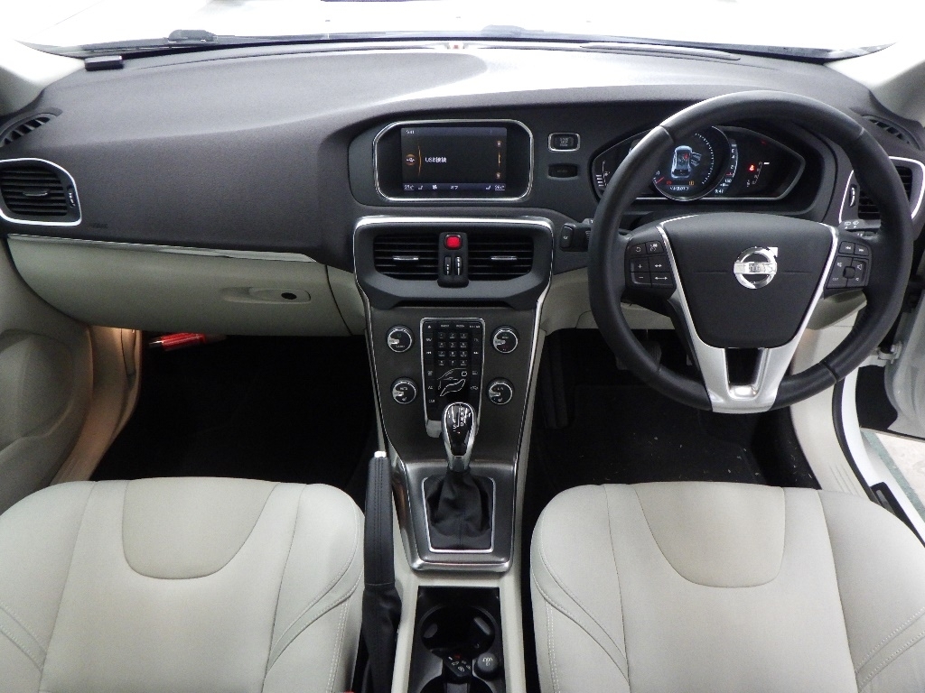 Volvo V40 1.6 201313 T4 Se Ulez Free Fre White #5