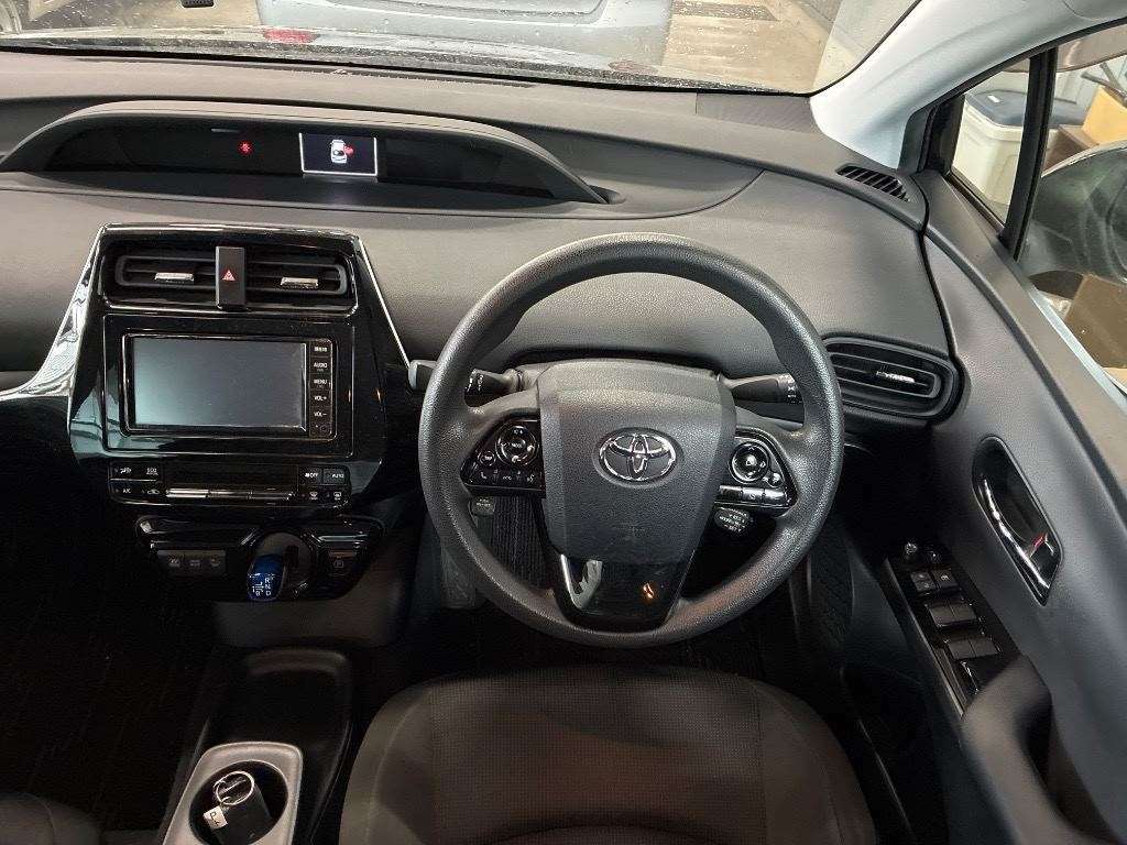 Toyota Prius 1.8 Hybrid 201919 Active 5 Seats Ulez Free Black #5