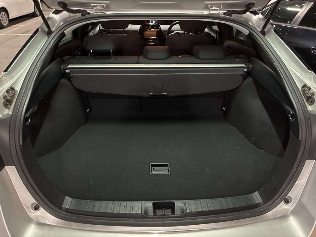 Toyota Prius 1.8 Hybrid 201919 Active 5 Seats Ulez Free Silver #6