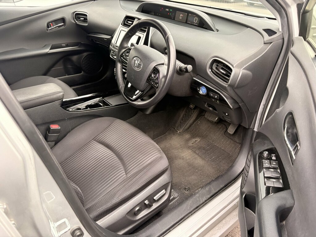 Toyota Prius 1.8 Hybrid 201919 Active 5 Seats Ulez Free Silver #3