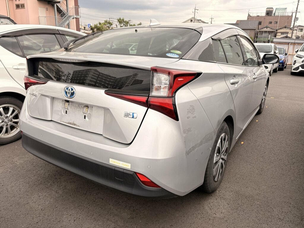 Toyota Prius 1.8 Hybrid 201919 Active 5 Seats Ulez Free Silver #2