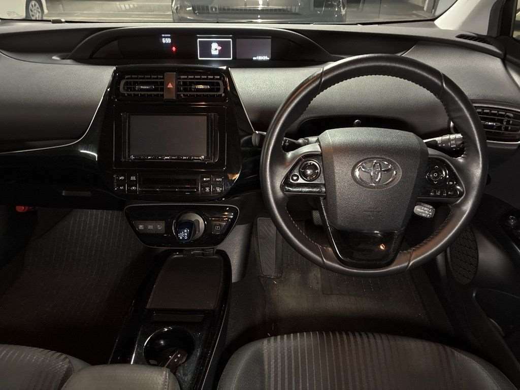 Toyota Prius 1.8 Hybrid 201919 Active 5 Seats Ulez Free Silver #4