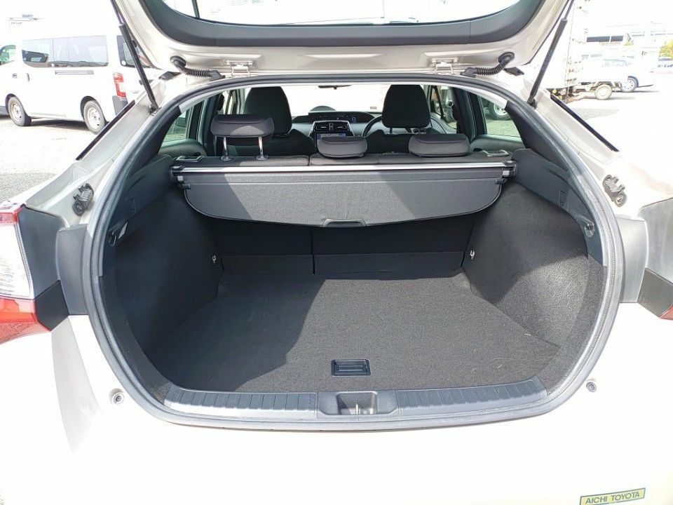 Toyota Prius 1.8 Hybrid 201919 Active 5 Seats Ulez Free Beige #5