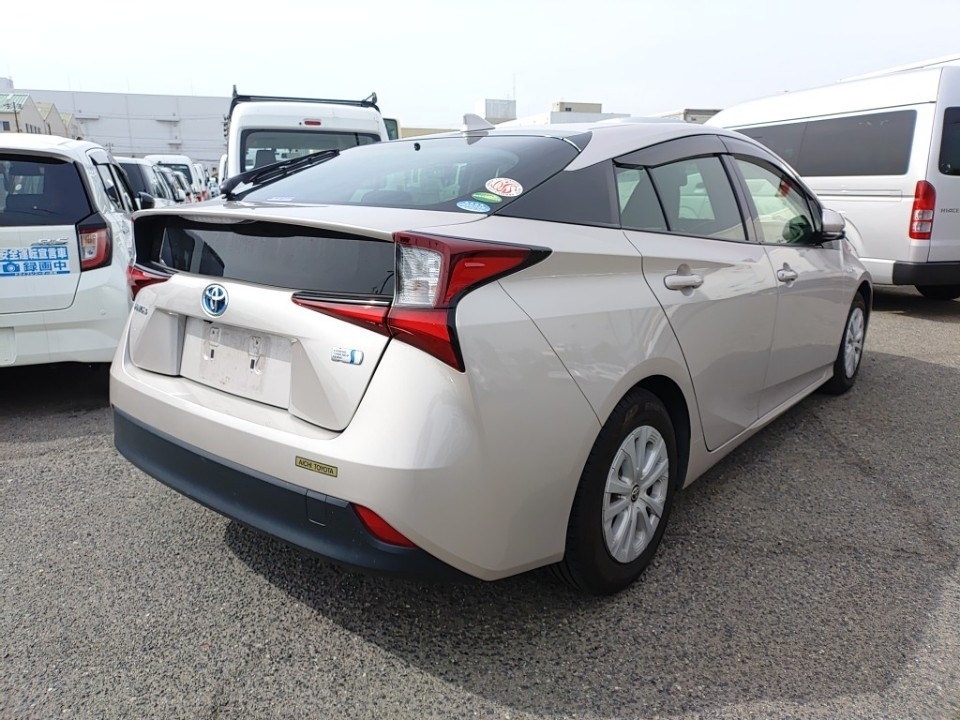 Toyota Prius 1.8 Hybrid 201919 Active 5 Seats Ulez Free Beige #2