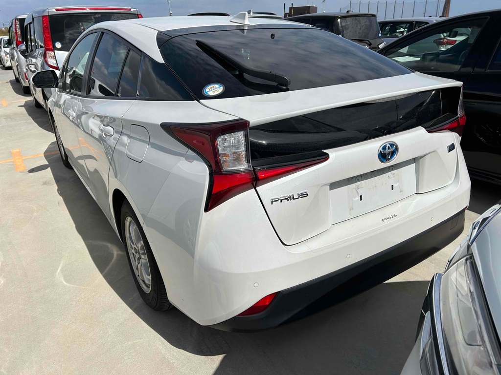 Toyota Prius 1.8 Hybrid 202171 Active 5 Seats Ulez Free White #2